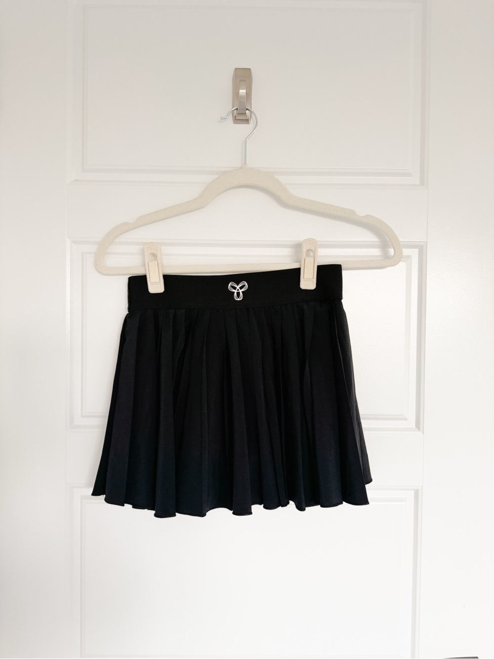 Aritzia Black Pleated Mini Skirt